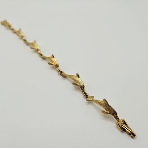 VINTAGE Textured Gold Tone 3D Dolphin Articulated Link Bracelet Ocean